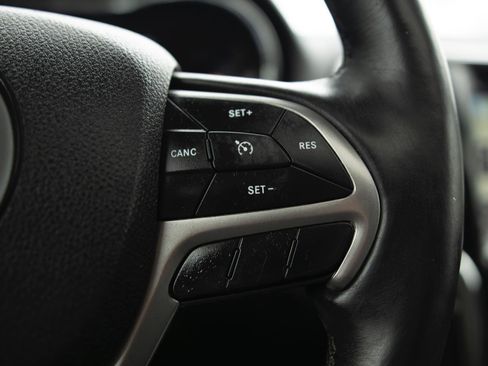 Used 2018 Jeep Grand Cherokee Limited image 7