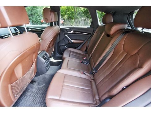 Used 2019 Audi Q5 2.0T Premium Plus w/ Premium Plus Package AWD/4WD image 12