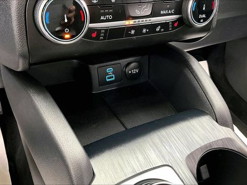Certified 2023 Ford Escape Active AWD/4WD image 32