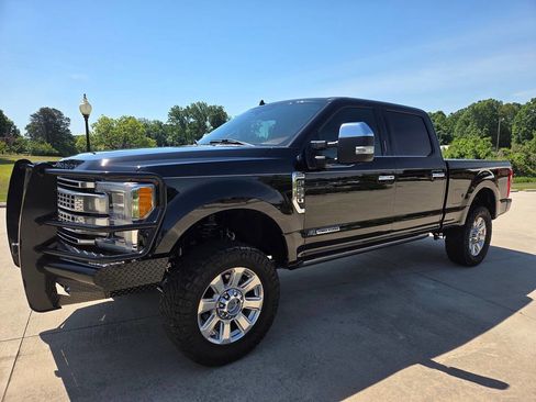 Used 2019 Ford F250 Platinum w/ Platinum Ultimate Package AWD/4WD image 3