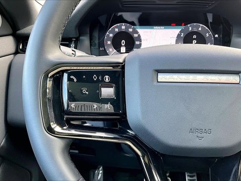 Used 2025 Land Rover Range Rover Evoque Dynamic SE image 18
