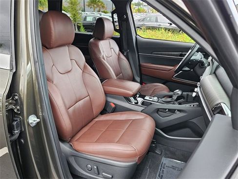 Used 2024 Kia Telluride EX w/ EX Captain's Chair Package image 17