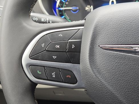 Used 2024 Chrysler Pacifica Select image 31