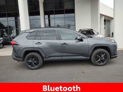 Used 2022 Toyota RAV4 XLE AWD/4WD image 5