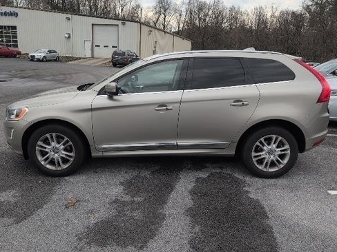 Used 2016 Volvo XC60 T5 Premier w/ Proximity Package image 12