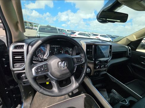 Used 2019 RAM 1500 Laramie AWD/4WD image 10
