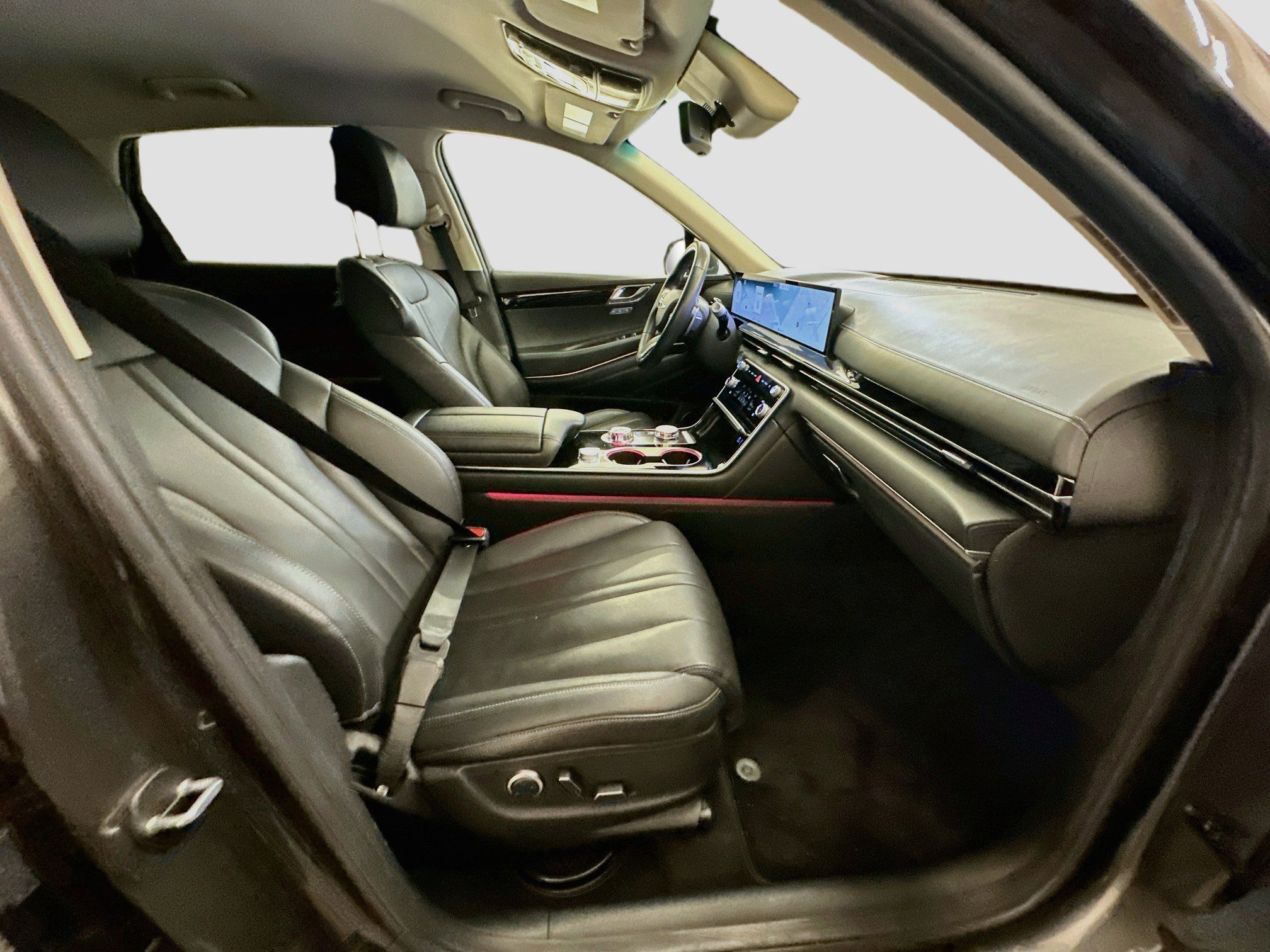 Used 2025 Genesis GV80 2.5T Standard AWD/4WD image 32