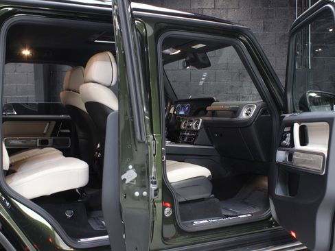 Used 2022 Mercedes-Benz G 550 G 550 AMG Line w/ Exclusive Interior Package image 25
