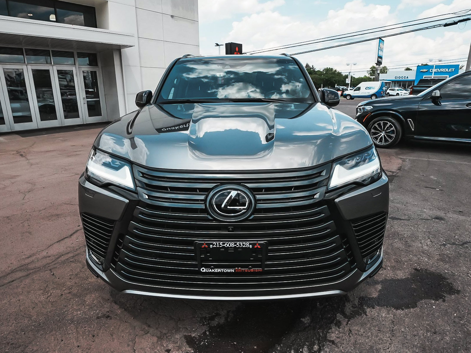 Used 2022 Lexus LX 600 4WD w/ Appearance Package image 2