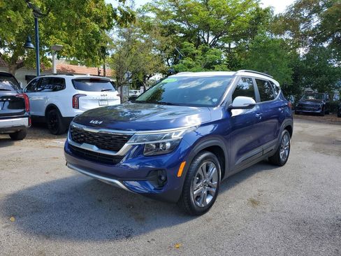 Certified 2022 Kia Seltos S image 3