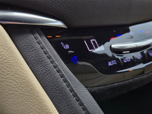 Used 2017 Cadillac XT5 Premium Luxury FWD image 21