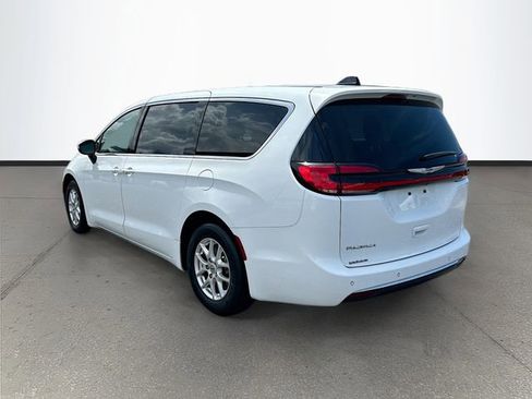 Used 2023 Chrysler Pacifica Touring-L FWD image 26