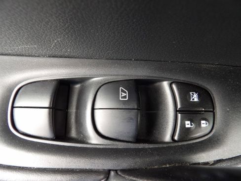 Used 2020 Nissan Rogue SV w/ Premium Package image 10