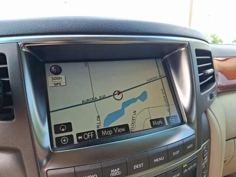 Used 2009 Lexus LX 570 4WD w/ Preferred Accessory Pkg image 6