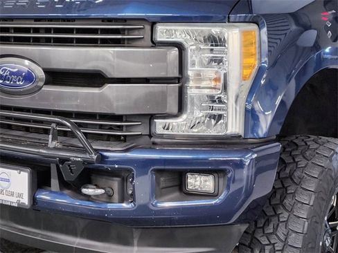 Used 2017 Ford F250 Lariat w/ Chrome Package image 12