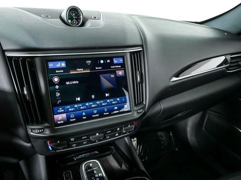 Used 2023 Maserati Levante GT AWD/4WD image 14