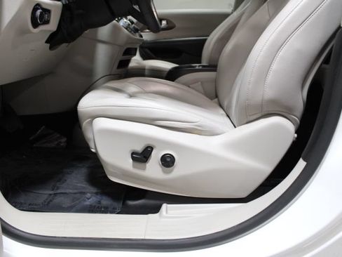 Used 2021 Chrysler Voyager Lxi FWD image 19