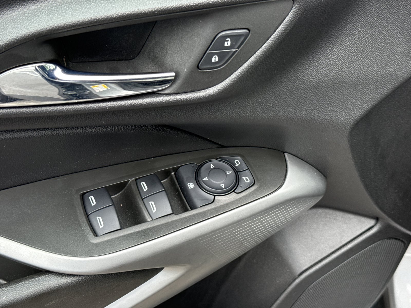 Used 2024 Chevrolet Trax LS FWD image 13