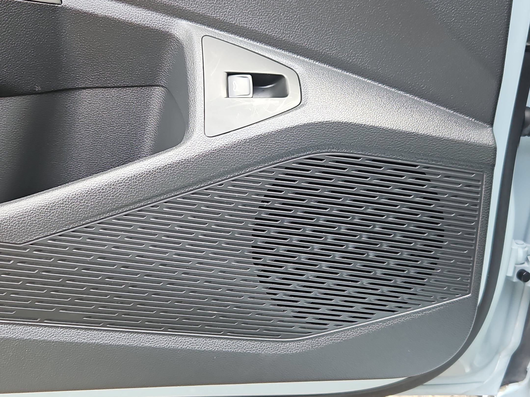 Used 2025 Volkswagen Jetta SE w/ Sunroof Package FWD image 11