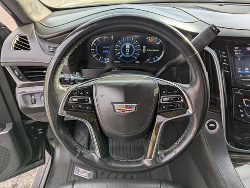 Used 2020 Cadillac Escalade Platinum AWD/4WD image 16