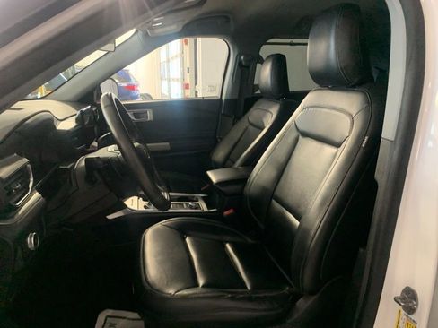 Used 2020 Ford Explorer XLT w/ Equipment Group 202A image 14