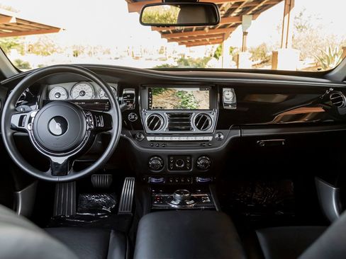 Certified 2018 Rolls-Royce Dawn RWD image 4