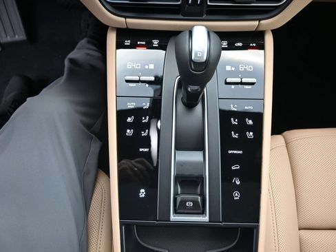 New 2026 Porsche Macan AWD/4WD image 18