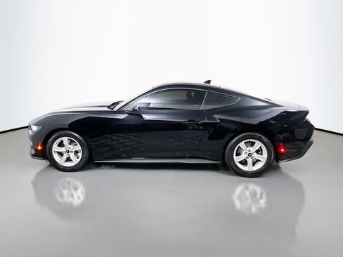 Used 2024 Ford Mustang Coupe image 9