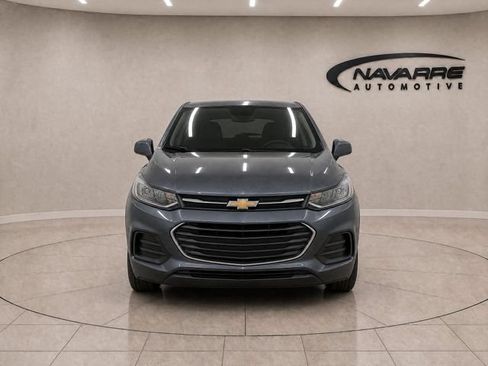 Used 2022 Chevrolet Trax LS w/ Tint and Cruise Package AWD/4WD image 2