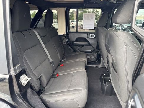 Used 2020 Jeep Wrangler Unlimited Sahara w/ Cold Weather Group image 18