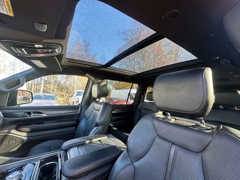 Used 2024 Jeep Wagoneer L Series II w/ Premium Group I image 26