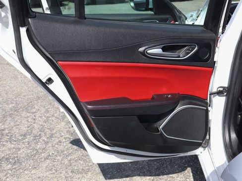 Used 2019 Alfa Romeo Giulia RWD image 37