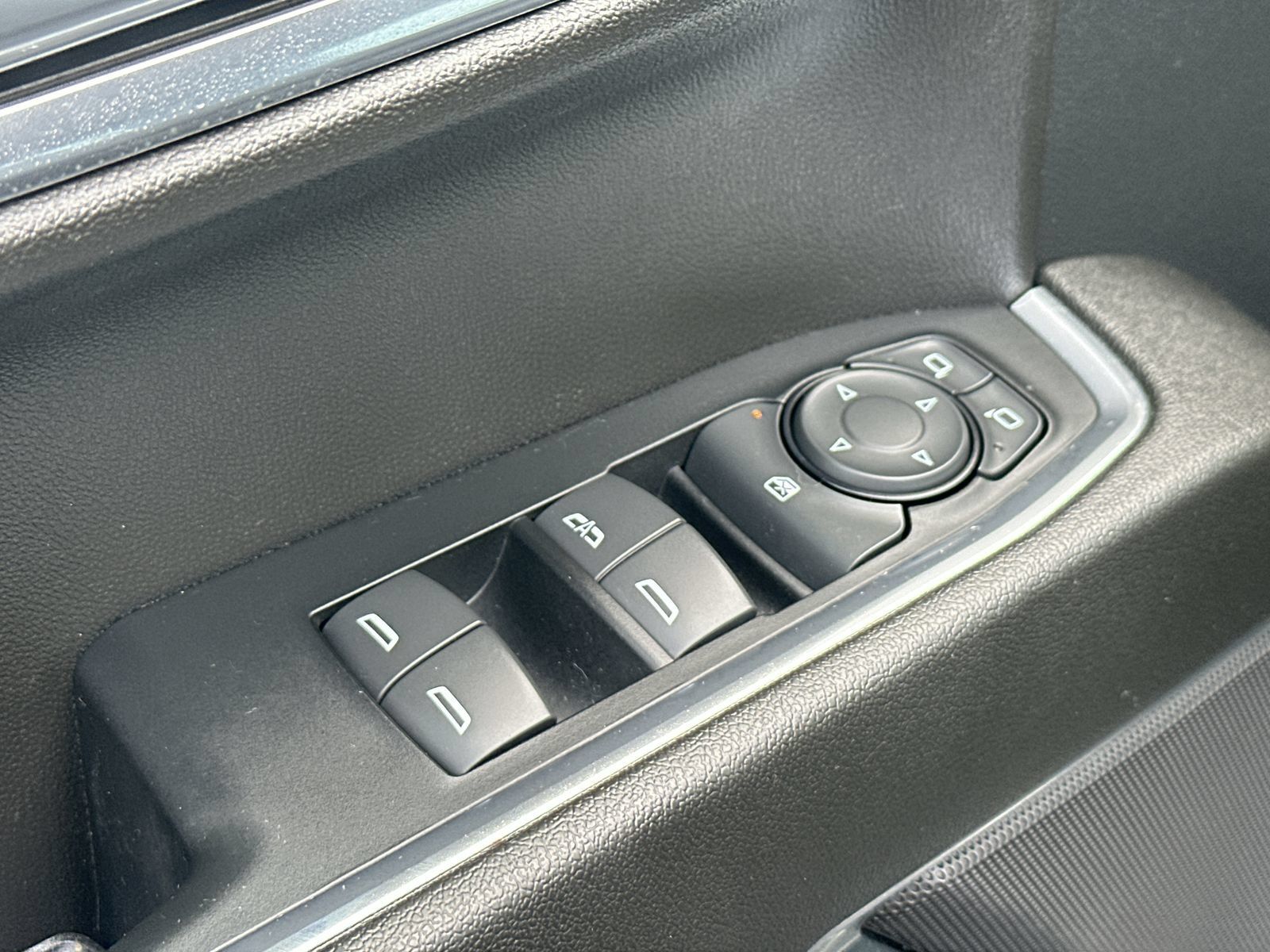 Used 2024 Chevrolet Silverado 1500 LT AWD/4WD image 15