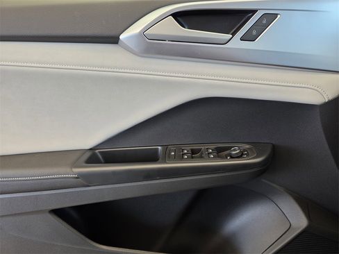 New 2025 Volkswagen Taos SE image 15