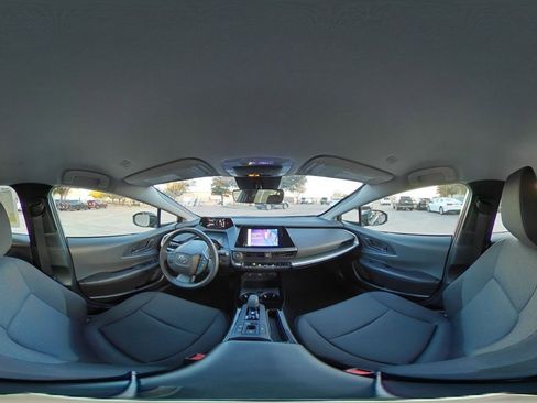 Used 2025 Toyota Prius LE image 42