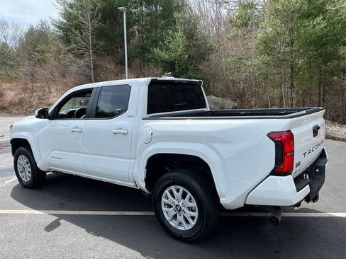 Used 2025 Toyota Tacoma SR5 image 3