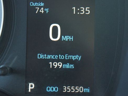 Used 2022 Toyota Corolla LE image 4