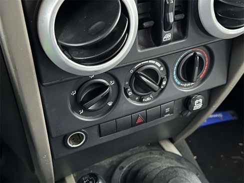 Used 2008 Jeep Wrangler Unlimited Sahara image 24