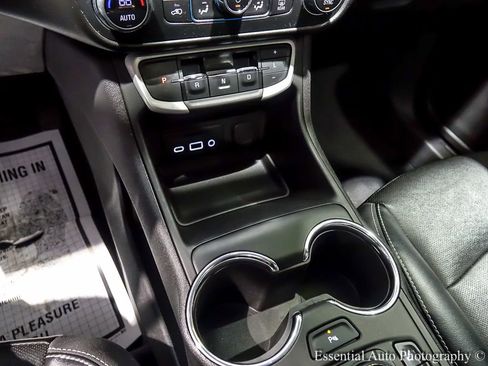 Used 2022 GMC Terrain SLT w/ Tech Package image 29