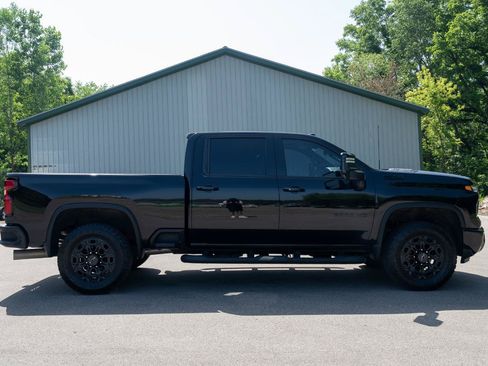 Used 2024 Chevrolet Silverado 2500 LTZ w/ LTZ Plus Package AWD/4WD image 4