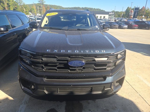 Used 2025 Ford Expedition Active AWD/4WD image 25