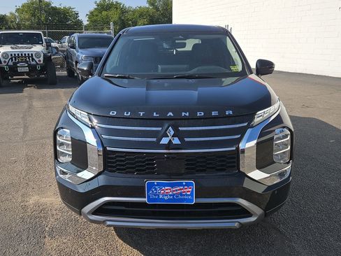 New 2025 Mitsubishi Outlander SE image 3