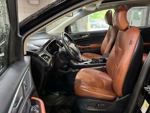 Used 2018 Ford Edge Titanium w/ Equipment Group 301A AWD/4WD image 16