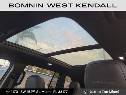 Used 2024 GMC Acadia Denali image 11