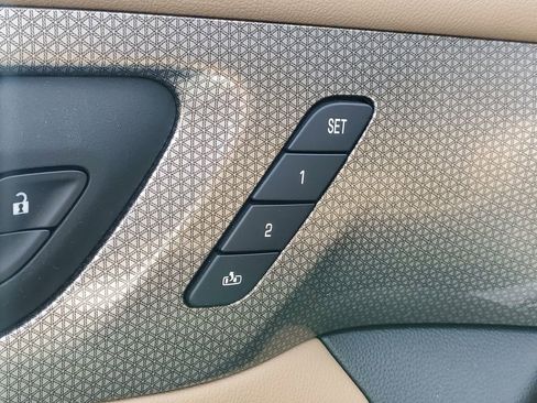 Used 2023 Chevrolet Traverse Premier AWD/4WD image 25