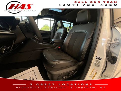 Used 2024 Jeep Grand Cherokee Altitude AWD/4WD image 10