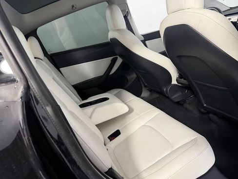 Used 2022 Tesla Model Y Performance AWD/4WD image 36