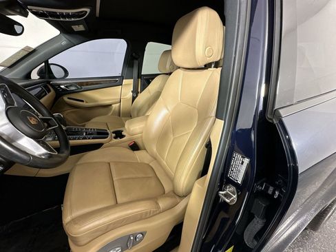 Used 2018 Porsche Macan AWD/4WD image 11
