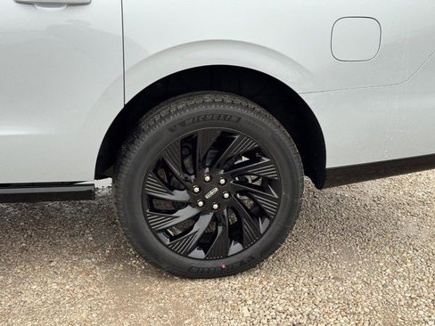 New 2025 Lincoln Navigator L Reserve w/ Jet Appearance Package image 9