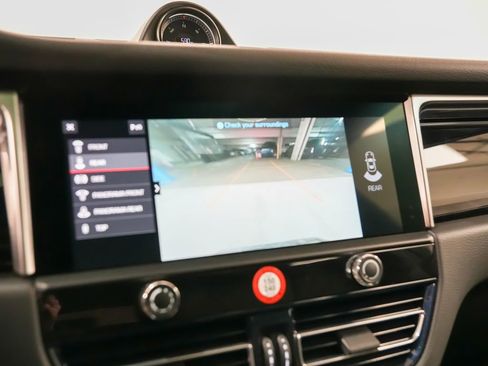 Used 2023 Porsche Macan S image 31